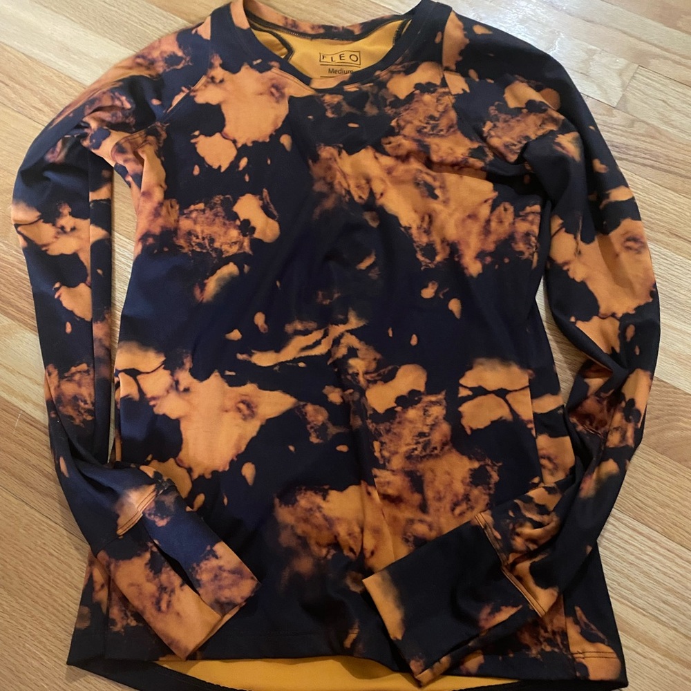 Fleo long sleeve athletic top